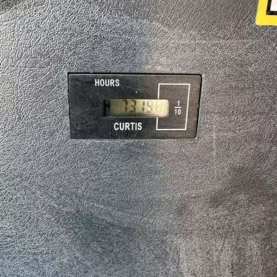 হলুদ হুন্ডাই 305 ব্যবহৃত খননকারী খননকারী 198kw 1900rpm দ্বিতীয় হাত নির্মাণ মেশিন